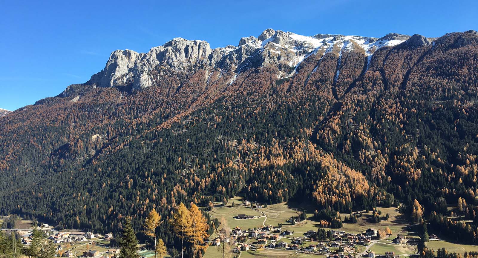 Autunno in Val di Fassa con i colori delle Dolomiti • Ciasa dò Parè